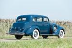 Packard 120 Deluxe Touring Sedan 1937 года